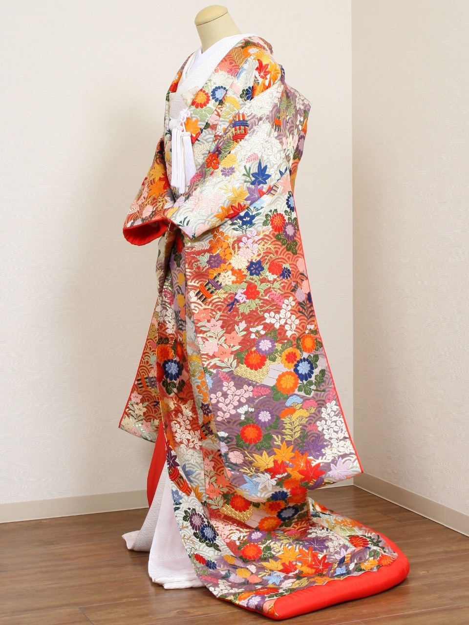 四季の草花模様の色打掛