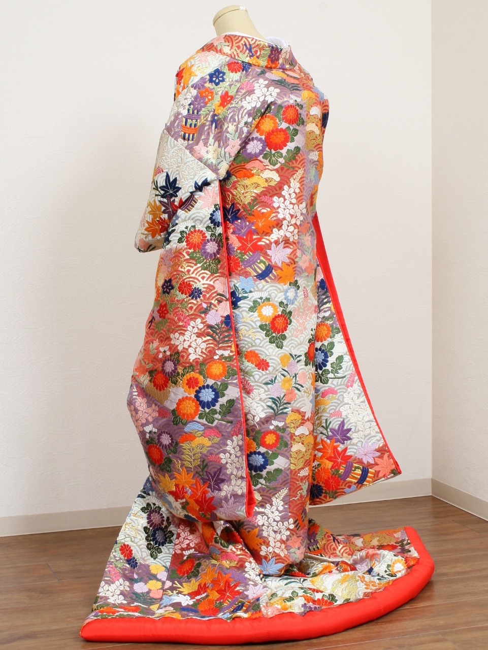 四季の草花模様の色打掛